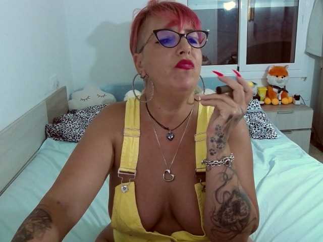 Zdjęcia AmmandaDulley Make me oil my body for you ,dance time 999 tk and u got me kiss and waiting for some action !