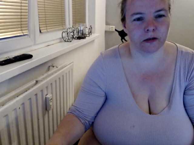 Zdjęcia Bessy123 squirt group,lovense, play breasts play pussy, play ass + toy spy, group oil body, group. tits here 10, naked, body 20, squirt pvt, lovense spy