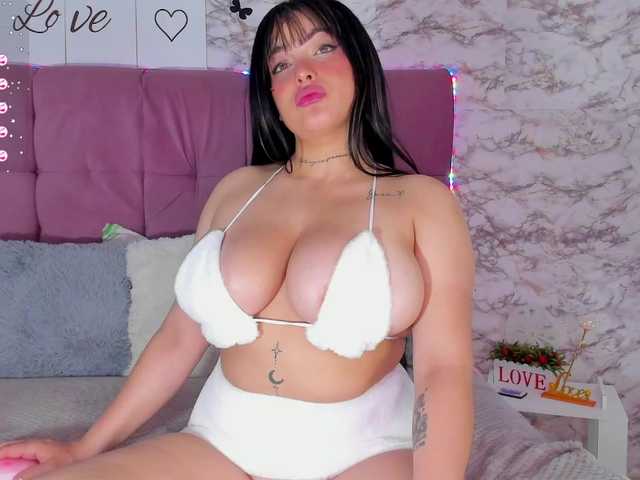 Zdjęcia Valerie-Baker I am the horny busty that you were looking for so much, do you want to see how I bounce on top of you? ♥#latina #bigboobs #bigass #lovense #anal #squirt