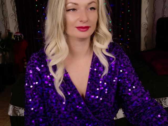 Zdjęcia -Horny- Hi! My name is Lisa! Lovense on. Merry Christmas and Happy New Year! Cum together group and pvt @total 888 @sofar 38 @remain 850 rhinestone plug in the ass