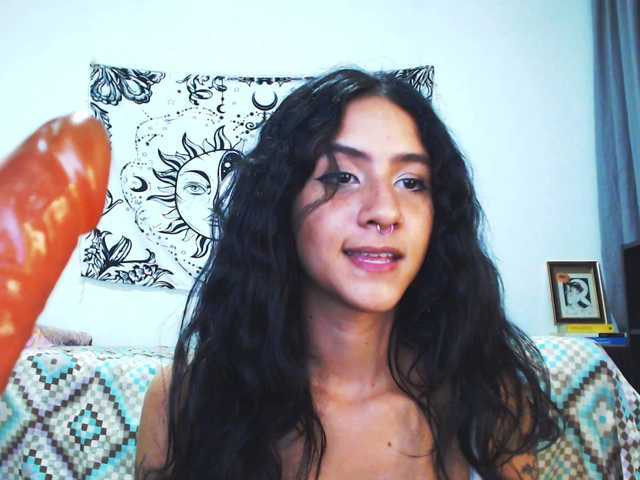 Zdjęcia AlinaWoolf Heyy welcome to my room, im new model, dont forget follow me and tip if u like the show, hot private open! GOAL BOOTY TEASE + SPANKS DOGGY ❤