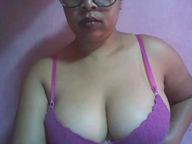 Zdjęcia big-asssexy welcome in my room guys,flash 25tkn tits or pussy hairy or ass,start privat if u want good show.at goal i am naked and cum for u.thank u kis***iss