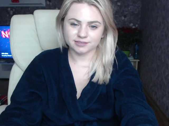 Zdjęcia Girl_Smile Lawrence is on! naked 1111 token coin!!! boobs 200 !!! Nick on the body 222 !!! I play full privat! Favorite number 777