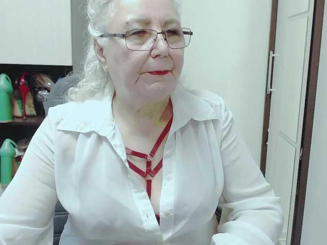 Zdjęcia GrannyWants all shows in clothes only for tokens.. undress only in private