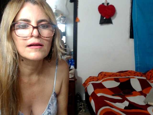 Zdjęcia JuanitaWouti Hello, how are you today, I'm very hot and I want to please you if you want to see me naked 40 tokes my tits 25 tokes my open pussy 50 tokes and finger masturbation or toy 70 tokes you want to see my ass and fuck it 70 tokes see camera 10 tokes show