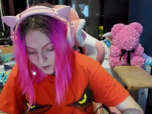 Zdjęcia LucyElfen Hi) let's talk) And listen good music with me)not nude in free chat) Fuck coronavirus