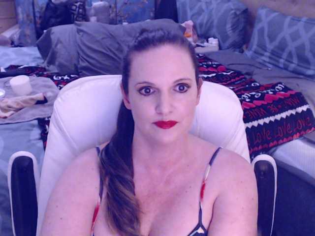 Zdjęcia NinaJaymes Lets have fun in private!! Roleplay, C2C, stockings for an extra tip in private, dildo. I only go to private for these things.